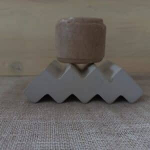 Jabonera artesanal de cemento en zigzag